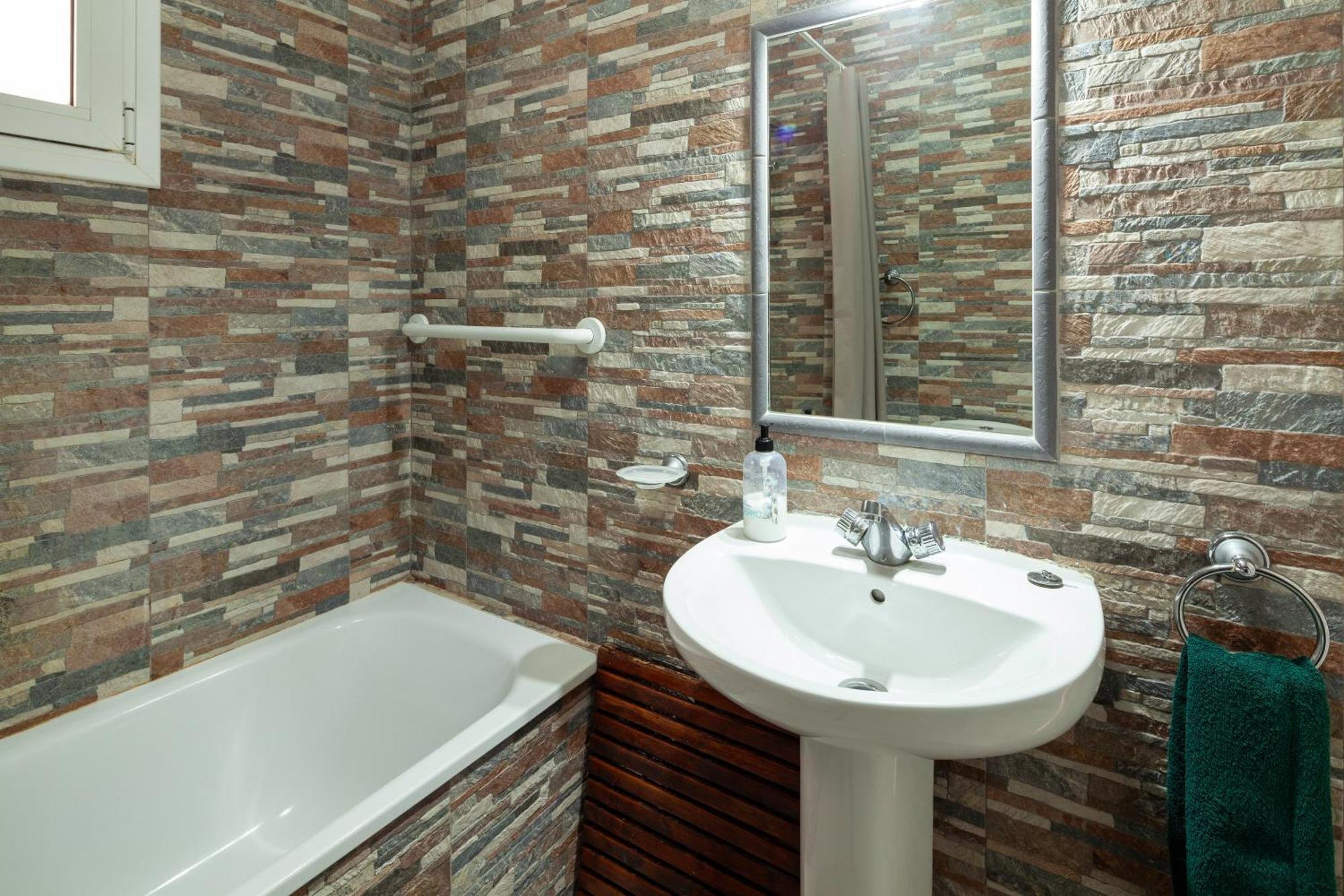 Bright Spacious 1 Bed Apartment نيرخا المظهر الخارجي الصورة